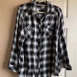 Torrid black & white plaid shirt